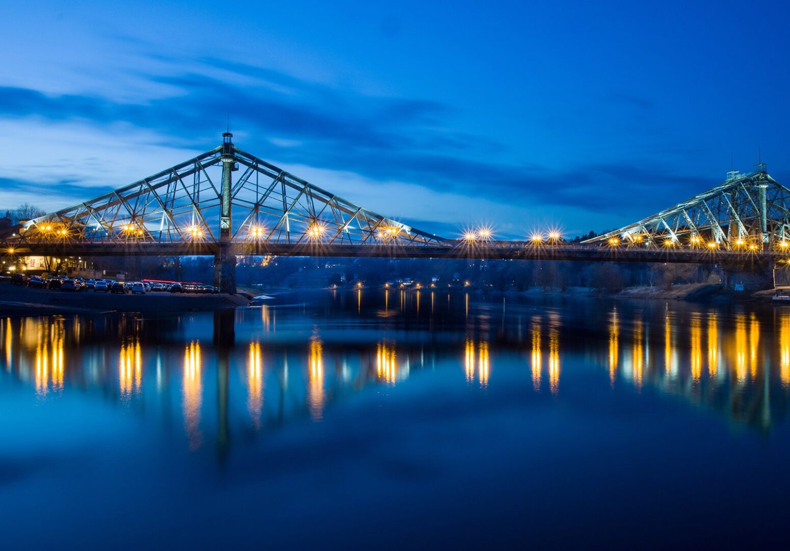 A bridge that is lit up at night.